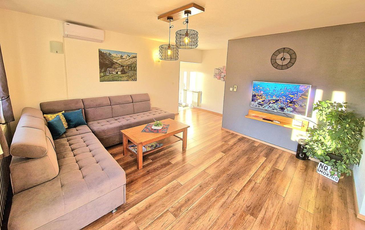 Holiday Home Melani Sinac Экстерьер фото